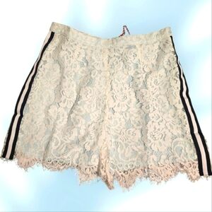 Hayden Los Angeles Lace shorts with lining, size Large